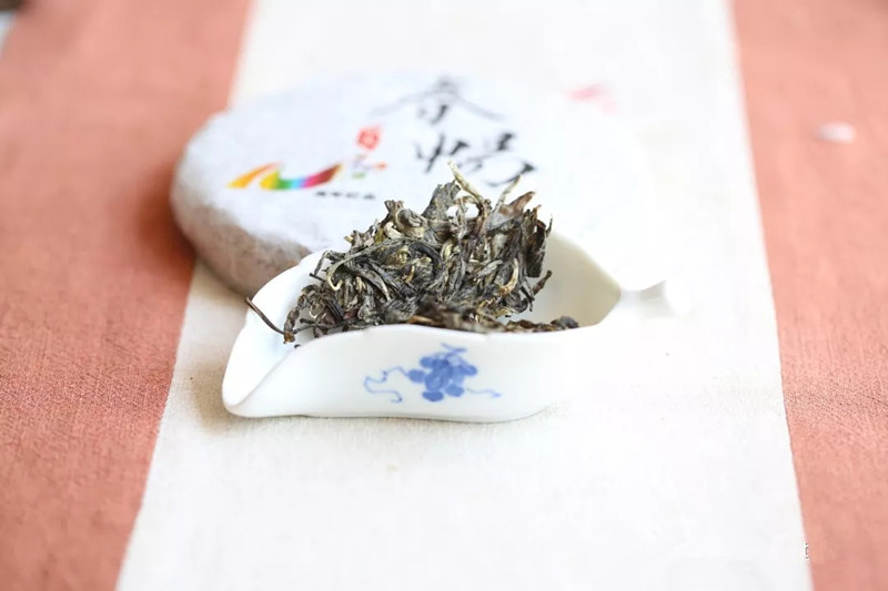 胶片机镜头——精品人妻一区二区三区浪潮在线，穿越时空的光影魔术师